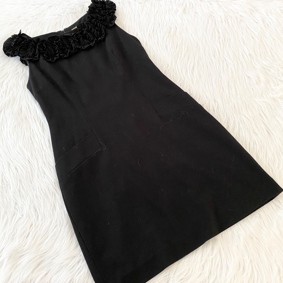 Taylor Dresses & Skirts - Taylor Black Floral Neckline Dress